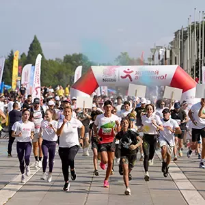 people running active live